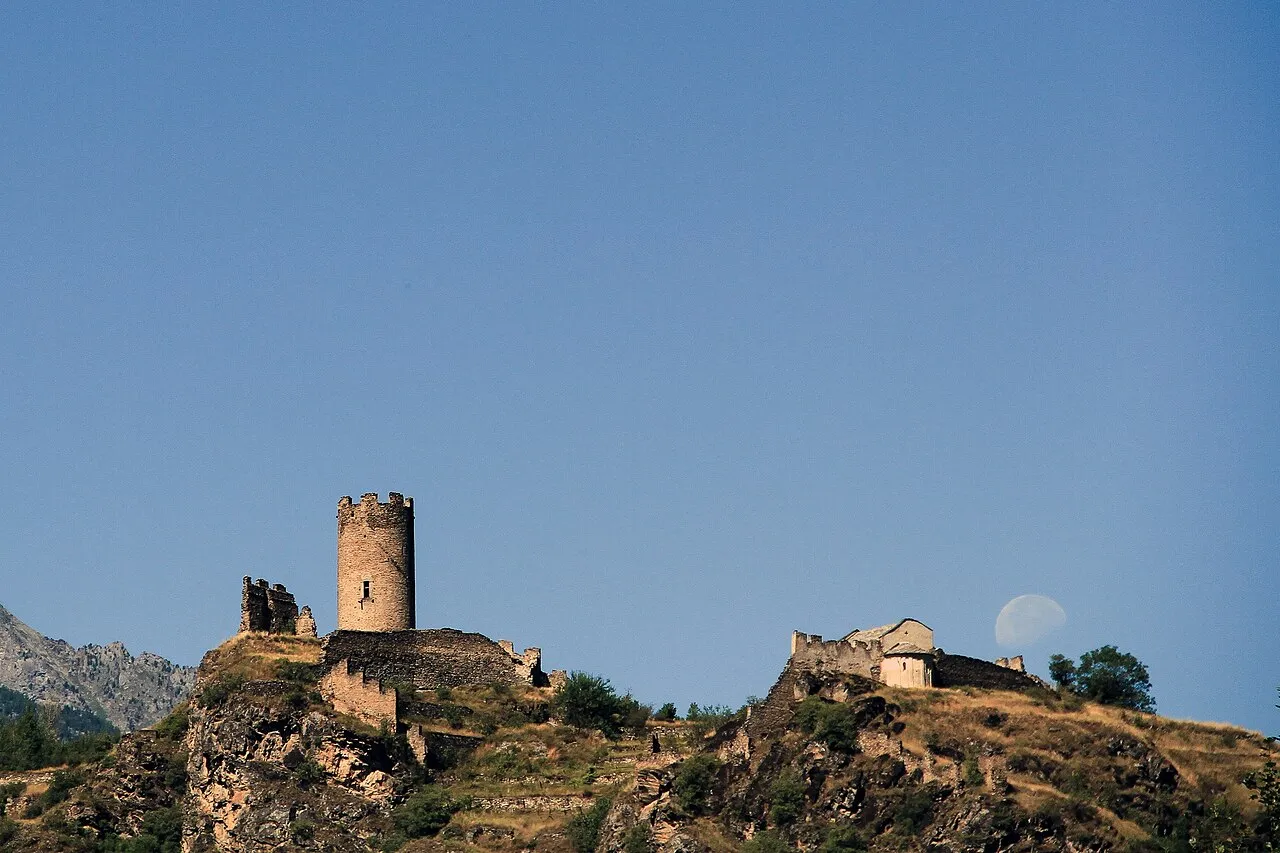 Châtel-Argent – La forteresse des Savoie à Villeneuve, où l'on frappait autrefois la monnaie