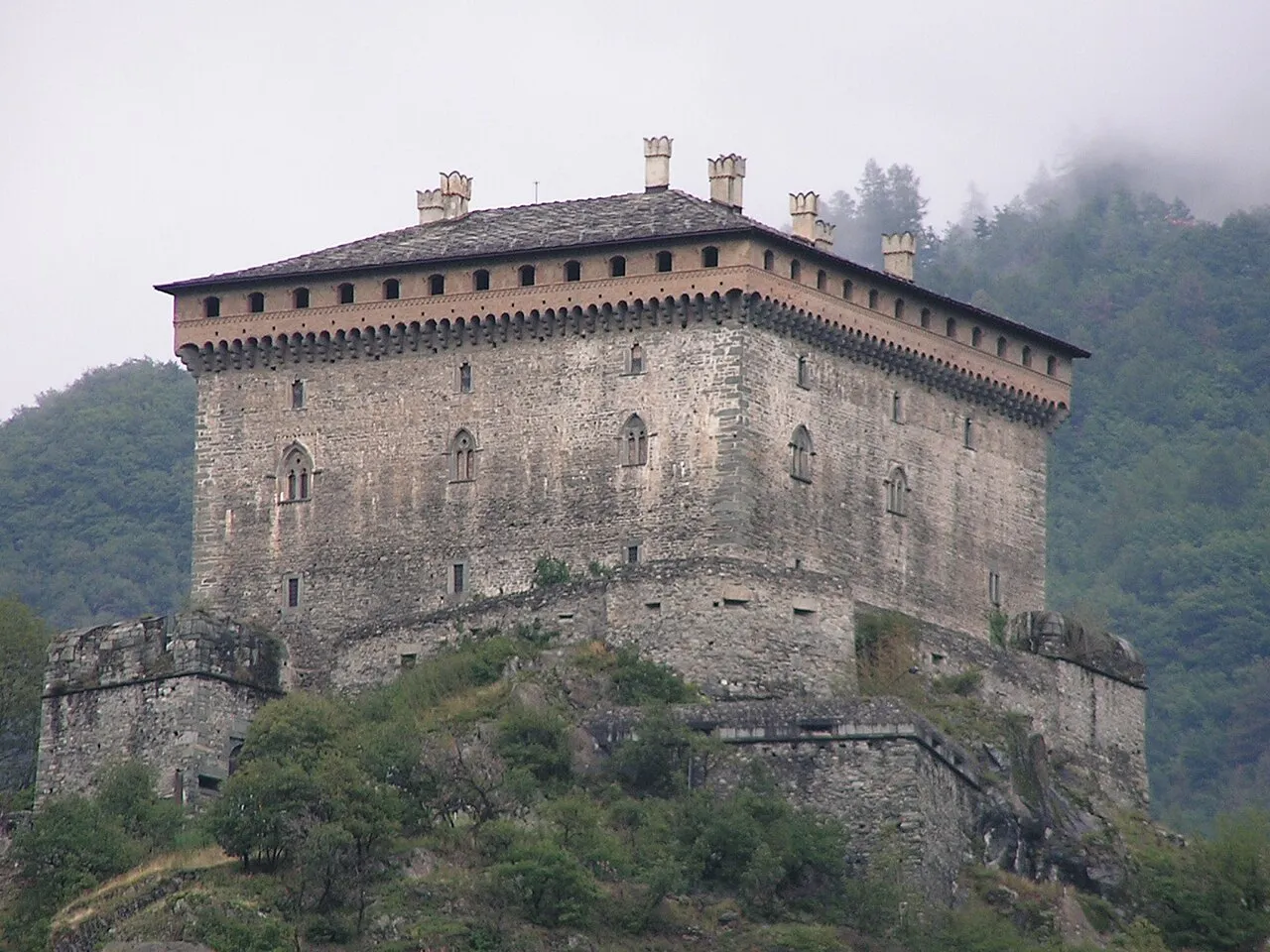 Le Château de Verrès – Un cube de pierre de trente mètres de côté, posé sur son rocher