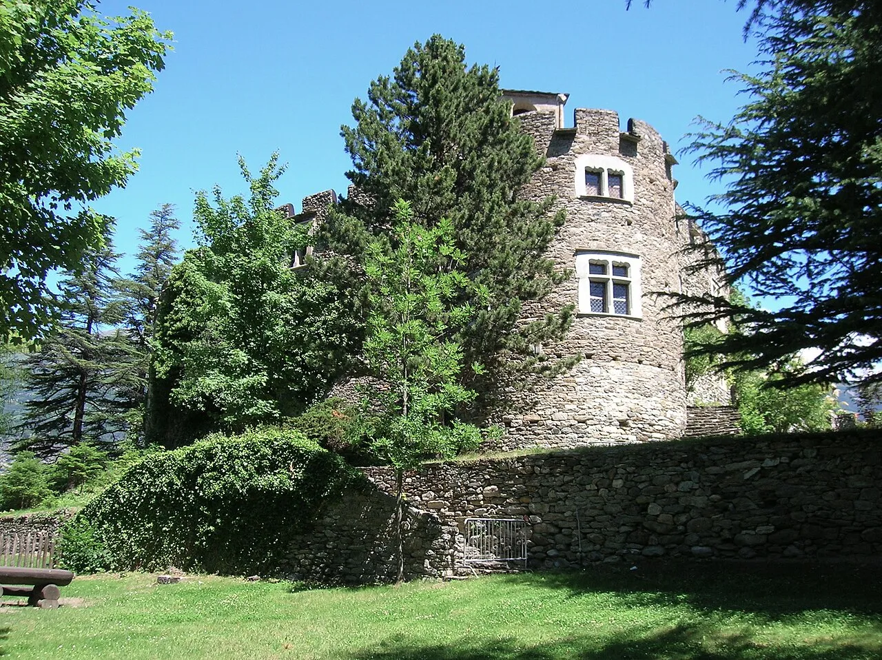 Le Château d'Introd – Un château presque rond, à la croisée de deux vallées du Grand-Paradis