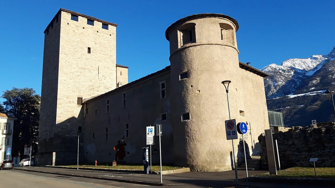 L'enceinte et les tours romaines d'Aoste – Des remparts presque complets autour du centre historique