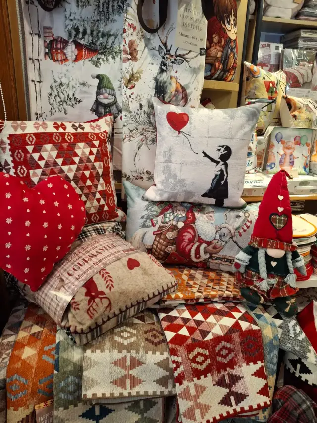 Coussins, plaids et décorations de Noël