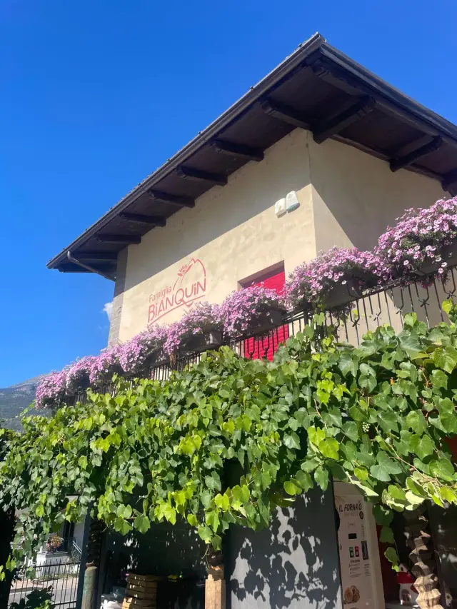 La maison familiale fleurie
