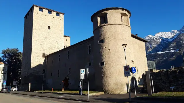 L'enceinte et les tours romaines d'Aoste