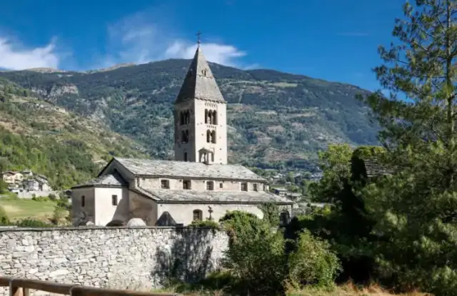 Our Lady of the Assumption, Villeneuve