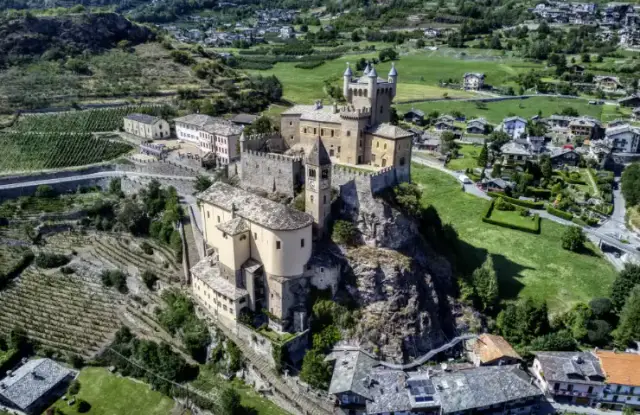 Saint-Pierre Castle