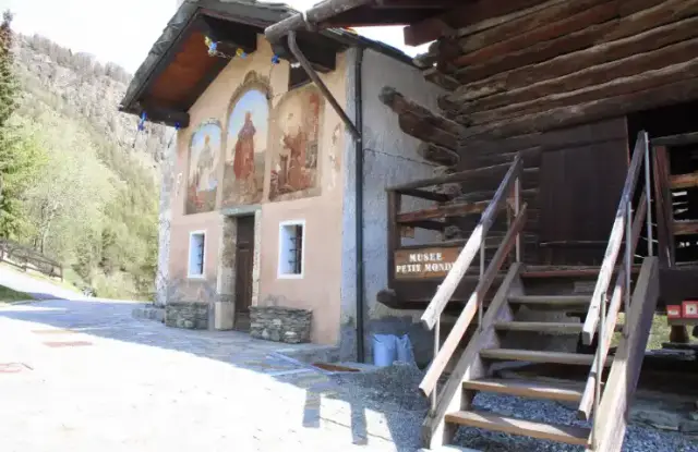 The Petit-Monde museum – photo 2